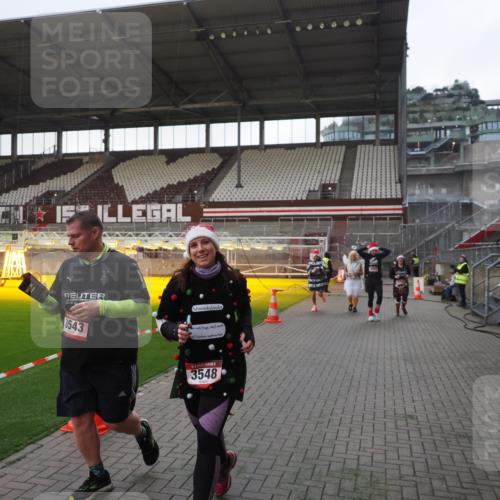 07.12.2025 - St. Pauli X-Mass-Run No. 15 Fabian Wolf http://msf.ph/oto/9395835 07.12.2025 10:33:18 Ziel 83, 498, 1268, 1329, 2054, 3543, 3548, 3791, 3901, 3902 meine-sportfotos.de