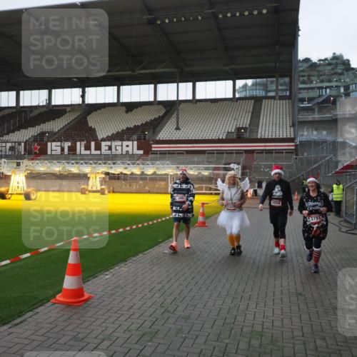 07.12.2025 - St. Pauli X-Mass-Run No. 15 Fabian Wolf http://msf.ph/oto/9395837 07.12.2025 10:33:21 Ziel 83, 498, 1268, 1329, 2054, 3543, 3548, 3791, 3901, 3902 meine-sportfotos.de