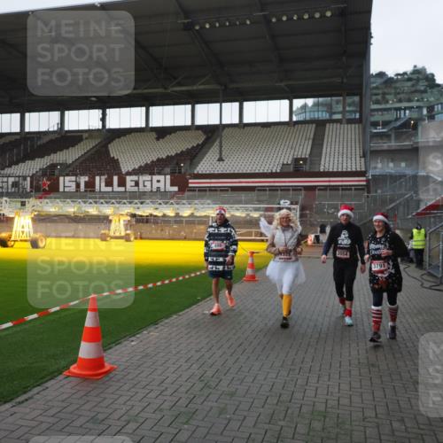 07.12.2025 - St. Pauli X-Mass-Run No. 15 Fabian Wolf http://msf.ph/oto/9395838 07.12.2025 10:33:21 Ziel 83, 498, 1268, 1329, 2054, 3543, 3548, 3791, 3901, 3902 meine-sportfotos.de