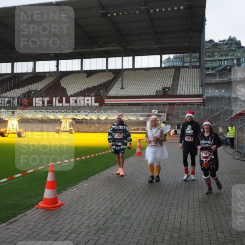 07.12.2025 - St. Pauli X-Mass-Run No. 15 Fabian Wolf http://msf.ph/oto/9395839 07.12.2025 10:33:21 Ziel 83, 498, 1268, 1329, 2054, 3543, 3548, 3791, 3901, 3902 meine-sportfotos.de