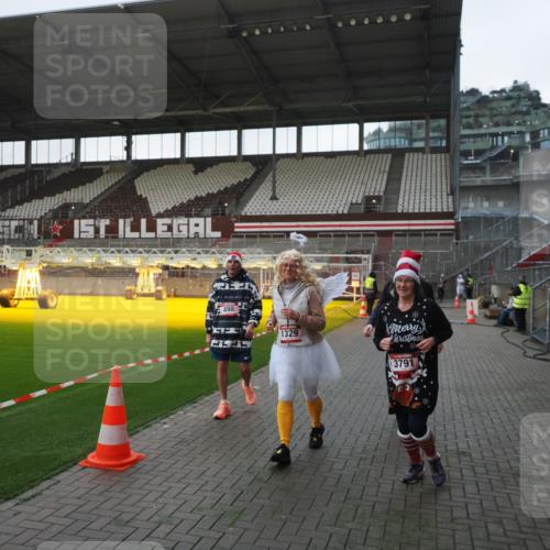 07.12.2025 - St. Pauli X-Mass-Run No. 15 Fabian Wolf http://msf.ph/oto/9395843 07.12.2025 10:33:22 Ziel 83, 498, 1268, 1329, 2054, 3543, 3548, 3791, 3901, 3902 meine-sportfotos.de