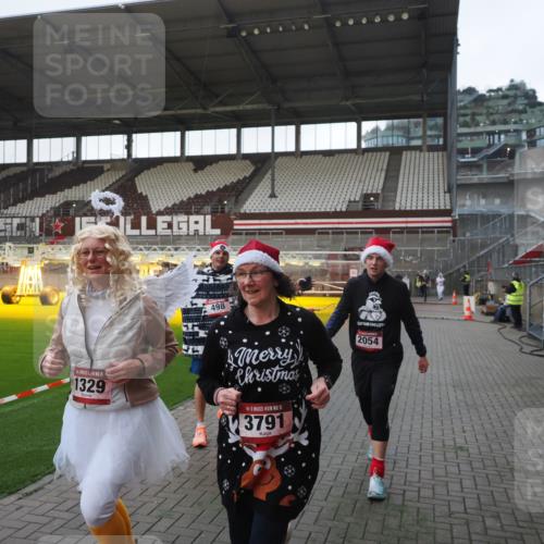 07.12.2025 - St. Pauli X-Mass-Run No. 15 Fabian Wolf http://msf.ph/oto/9395848 07.12.2025 10:33:23 Ziel 83, 498, 1268, 1329, 2054, 3543, 3548, 3791, 3901, 3902 meine-sportfotos.de