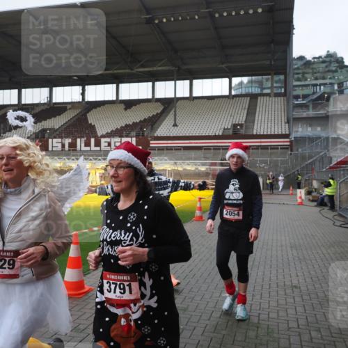 07.12.2025 - St. Pauli X-Mass-Run No. 15 Fabian Wolf http://msf.ph/oto/9395849 07.12.2025 10:33:23 Ziel 83, 498, 1268, 1329, 2054, 3543, 3548, 3791, 3901, 3902 meine-sportfotos.de