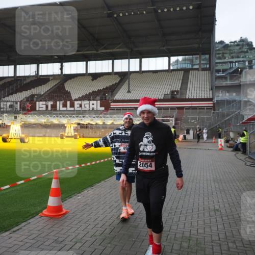 07.12.2025 - St. Pauli X-Mass-Run No. 15 Fabian Wolf http://msf.ph/oto/9395852 07.12.2025 10:33:24 Ziel 83, 498, 1268, 1329, 2054, 3543, 3548, 3791 meine-sportfotos.de