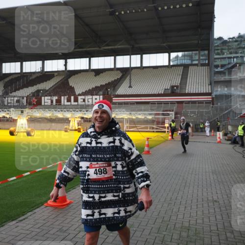 07.12.2025 - St. Pauli X-Mass-Run No. 15 Fabian Wolf http://msf.ph/oto/9395864 07.12.2025 10:33:26 Ziel 498, 828, 1329, 2054, 3791 meine-sportfotos.de