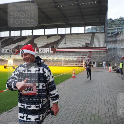 07.12.2025 - St. Pauli X-Mass-Run No. 15 Fabian Wolf http://msf.ph/oto/9395865 07.12.2025 10:33:27 Ziel 498, 828, 1329, 2054, 2065, 3791 meine-sportfotos.de