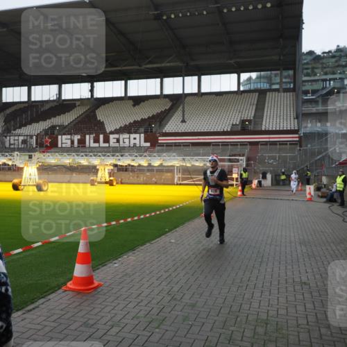 07.12.2025 - St. Pauli X-Mass-Run No. 15 Fabian Wolf http://msf.ph/oto/9395867 07.12.2025 10:33:27 Ziel 498, 828, 1329, 2054, 2065, 3791 meine-sportfotos.de