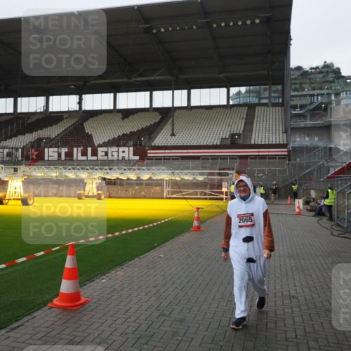 07.12.2025 - St. Pauli X-Mass-Run No. 15 Fabian Wolf http://msf.ph/oto/9395876 07.12.2025 10:33:38 Ziel 828, 2065 meine-sportfotos.de