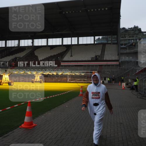 07.12.2025 - St. Pauli X-Mass-Run No. 15 Fabian Wolf http://msf.ph/oto/9395878 07.12.2025 10:33:38 Ziel 828, 2065 meine-sportfotos.de