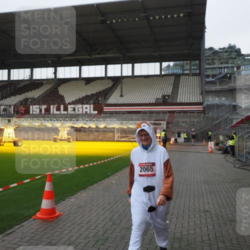 07.12.2025 - St. Pauli X-Mass-Run No. 15 Fabian Wolf http://msf.ph/oto/9395880 07.12.2025 10:33:38 Ziel 828, 2065 meine-sportfotos.de