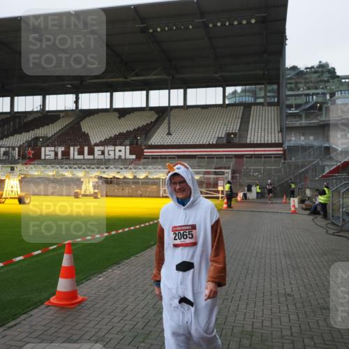 07.12.2025 - St. Pauli X-Mass-Run No. 15 Fabian Wolf http://msf.ph/oto/9395881 07.12.2025 10:33:39 Ziel 828, 2065 meine-sportfotos.de