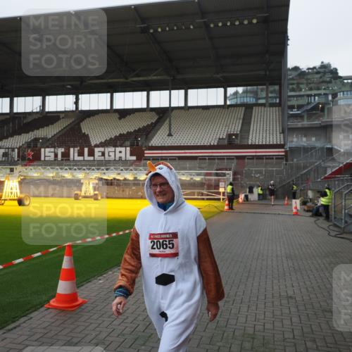 07.12.2025 - St. Pauli X-Mass-Run No. 15 Fabian Wolf http://msf.ph/oto/9395882 07.12.2025 10:33:39 Ziel 828, 2065 meine-sportfotos.de
