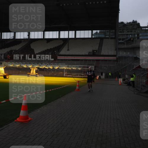 07.12.2025 - St. Pauli X-Mass-Run No. 15 Fabian Wolf http://msf.ph/oto/9395886 07.12.2025 10:33:44 Ziel 828, 2065, 2558 meine-sportfotos.de