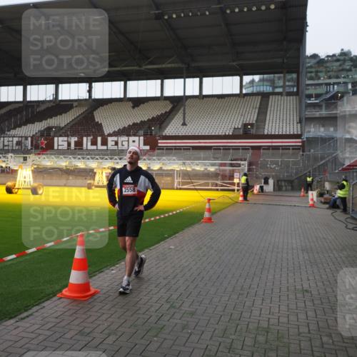 07.12.2025 - St. Pauli X-Mass-Run No. 15 Fabian Wolf http://msf.ph/oto/9395899 07.12.2025 10:33:48 Ziel 2558 meine-sportfotos.de