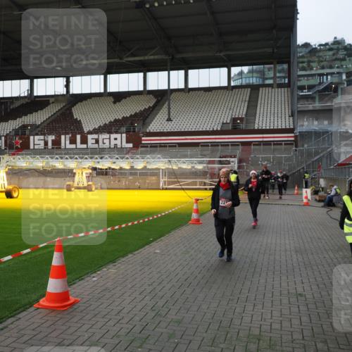 07.12.2025 - St. Pauli X-Mass-Run No. 15 Fabian Wolf http://msf.ph/oto/9395902 07.12.2025 10:34:28 Ziel 2212, 2639, 3389, 3390 meine-sportfotos.de