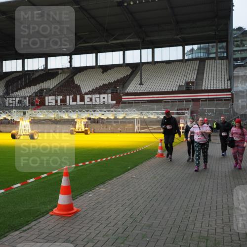 07.12.2025 - St. Pauli X-Mass-Run No. 15 Fabian Wolf http://msf.ph/oto/9395920 07.12.2025 10:34:37 Ziel 137, 578, 2212, 2639, 3389, 3390, 4316, 4317, 4336, 4337 meine-sportfotos.de