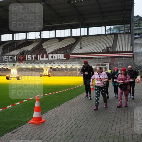 07.12.2025 - St. Pauli X-Mass-Run No. 15 Fabian Wolf http://msf.ph/oto/9395924 07.12.2025 10:34:39 Ziel 137, 578, 2212, 2639, 3389, 3390, 4316, 4317, 4336, 4337 meine-sportfotos.de