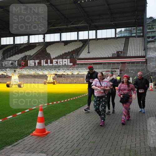 07.12.2025 - St. Pauli X-Mass-Run No. 15 Fabian Wolf http://msf.ph/oto/9395927 07.12.2025 10:34:40 Ziel 137, 578, 2639, 3389, 3390, 4309, 4316, 4317, 4336, 4337 meine-sportfotos.de