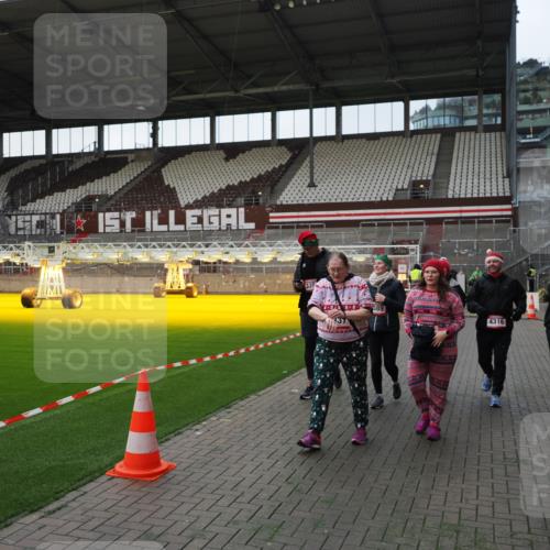 07.12.2025 - St. Pauli X-Mass-Run No. 15 Fabian Wolf http://msf.ph/oto/9395928 07.12.2025 10:34:40 Ziel 137, 578, 2639, 3389, 3390, 4309, 4316, 4317, 4336, 4337 meine-sportfotos.de
