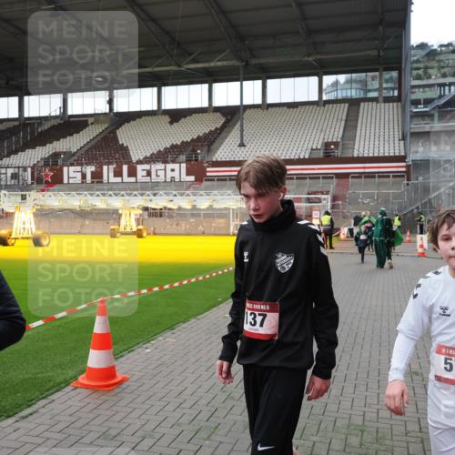 07.12.2025 - St. Pauli X-Mass-Run No. 15 Fabian Wolf http://msf.ph/oto/9395944 07.12.2025 10:34:44 Ziel 137, 578, 3389, 3390, 4276, 4277, 4309, 4310, 4316, 4317, 4336, 4337 meine-sportfotos.de