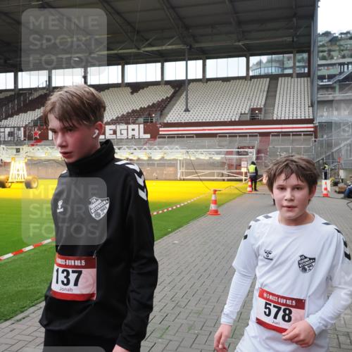 07.12.2025 - St. Pauli X-Mass-Run No. 15 Fabian Wolf http://msf.ph/oto/9395947 07.12.2025 10:34:45 Ziel 137, 493, 578, 3389, 3390, 4276, 4277, 4309, 4310, 4316, 4317, 4336, 4337 meine-sportfotos.de