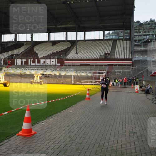 07.12.2025 - St. Pauli X-Mass-Run No. 15 Fabian Wolf http://msf.ph/oto/9395971 07.12.2025 10:34:59 Ziel 493, 561, 4276, 4277, 4309, 4310 meine-sportfotos.de