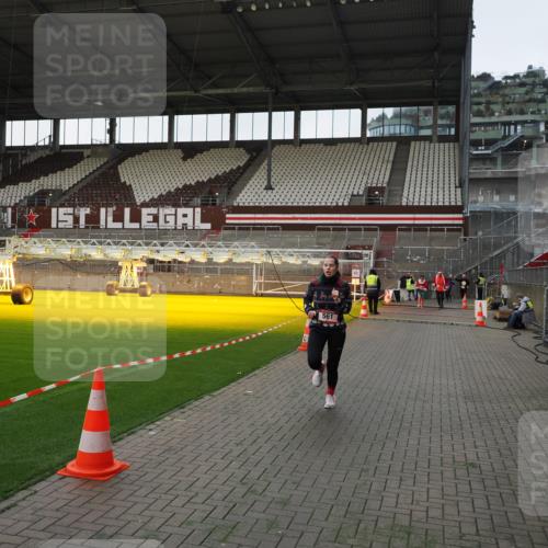 07.12.2025 - St. Pauli X-Mass-Run No. 15 Fabian Wolf http://msf.ph/oto/9395974 07.12.2025 10:35:00 Ziel 493, 561, 4276, 4277, 4309, 4310 meine-sportfotos.de