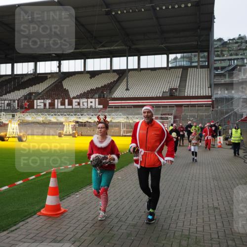 07.12.2025 - St. Pauli X-Mass-Run No. 15 Fabian Wolf http://msf.ph/oto/9395991 07.12.2025 10:35:12 Ziel 561, 2353, 2406, 2422, 2857, 2863, 4147, 4149, 4443, 4772, 4776, 4778, 4779 meine-sportfotos.de