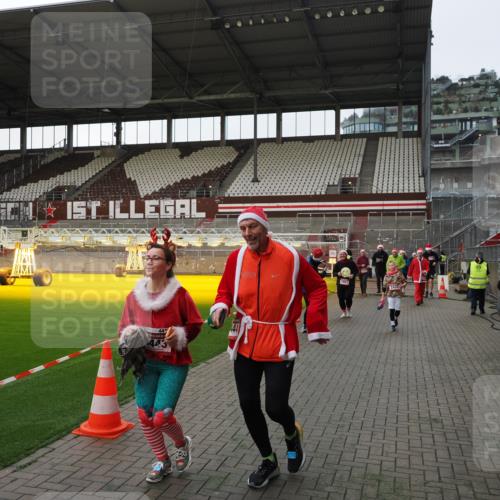 07.12.2025 - St. Pauli X-Mass-Run No. 15 Fabian Wolf http://msf.ph/oto/9395993 07.12.2025 10:35:12 Ziel 561, 2353, 2406, 2422, 2857, 2863, 4147, 4149, 4443, 4772, 4776, 4778, 4779 meine-sportfotos.de