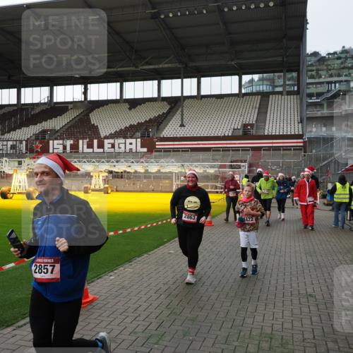 07.12.2025 - St. Pauli X-Mass-Run No. 15 Fabian Wolf http://msf.ph/oto/9396002 07.12.2025 10:35:16 Ziel 561, 2353, 2406, 2422, 2857, 2863, 3224, 3721, 4147, 4149, 4443, 4595, 4772, 4776, 4778, 4779 meine-sportfotos.de