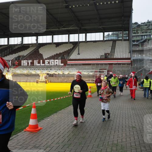 07.12.2025 - St. Pauli X-Mass-Run No. 15 Fabian Wolf http://msf.ph/oto/9396003 07.12.2025 10:35:16 Ziel 561, 2353, 2406, 2422, 2857, 2863, 3224, 3721, 4147, 4149, 4443, 4595, 4772, 4776, 4778, 4779 meine-sportfotos.de