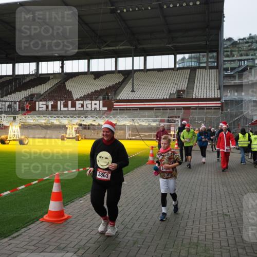 07.12.2025 - St. Pauli X-Mass-Run No. 15 Fabian Wolf http://msf.ph/oto/9396006 07.12.2025 10:35:17 Ziel 2353, 2406, 2422, 2857, 2863, 3224, 3721, 4147, 4149, 4443, 4595, 4772, 4776, 4778, 4779 meine-sportfotos.de