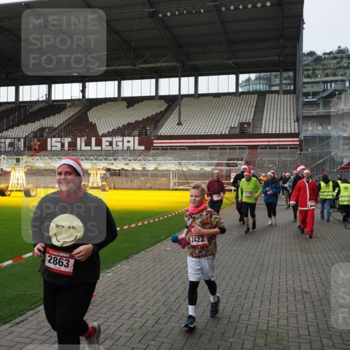 07.12.2025 - St. Pauli X-Mass-Run No. 15 Fabian Wolf http://msf.ph/oto/9396009 07.12.2025 10:35:17 Ziel 2353, 2406, 2422, 2857, 2863, 3224, 3721, 4147, 4149, 4443, 4595, 4772, 4776, 4778, 4779 meine-sportfotos.de