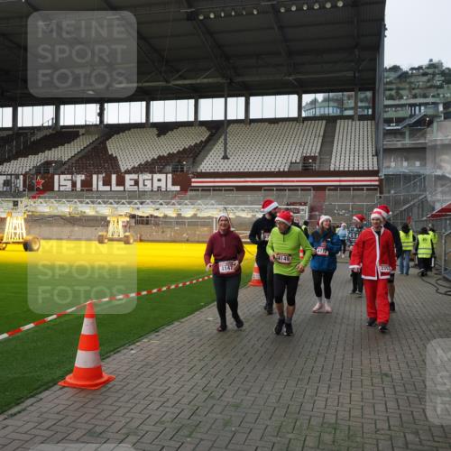 07.12.2025 - St. Pauli X-Mass-Run No. 15 Fabian Wolf http://msf.ph/oto/9396018 07.12.2025 10:35:19 Ziel 998, 1100, 1365, 2353, 2406, 2422, 2857, 2863, 3224, 3721, 4147, 4149, 4443, 4595, 4772, 4776, 4778, 4779 meine-sportfotos.de
