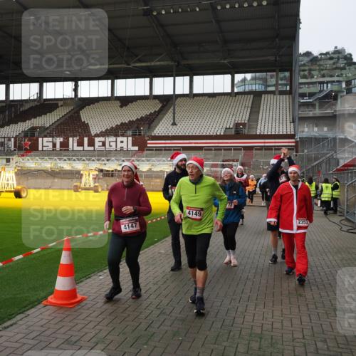 07.12.2025 - St. Pauli X-Mass-Run No. 15 Fabian Wolf http://msf.ph/oto/9396023 07.12.2025 10:35:21 Ziel 998, 1100, 1365, 2353, 2406, 2422, 2857, 2863, 3224, 3721, 4147, 4149, 4443, 4595, 4772, 4776, 4778, 4779 meine-sportfotos.de