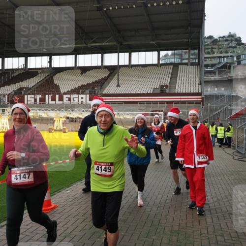 07.12.2025 - St. Pauli X-Mass-Run No. 15 Fabian Wolf http://msf.ph/oto/9396028 07.12.2025 10:35:22 Ziel 998, 1100, 1365, 2353, 2406, 2422, 2857, 2863, 3224, 3721, 4147, 4149, 4595, 4772, 4776, 4778, 4779 meine-sportfotos.de