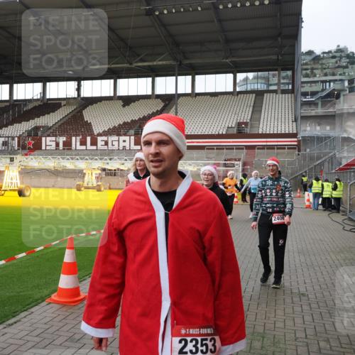 07.12.2025 - St. Pauli X-Mass-Run No. 15 Fabian Wolf http://msf.ph/oto/9396039 07.12.2025 10:35:24 Ziel 998, 1100, 1365, 2353, 2406, 2422, 2857, 2863, 3224, 3721, 4147, 4149, 4595, 4772, 4776, 4778, 4779 meine-sportfotos.de