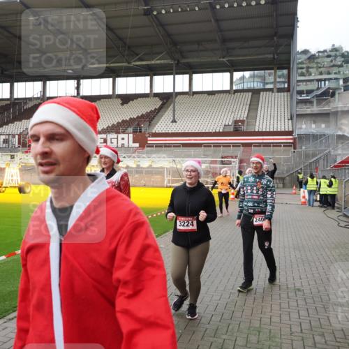 07.12.2025 - St. Pauli X-Mass-Run No. 15 Fabian Wolf http://msf.ph/oto/9396041 07.12.2025 10:35:25 Ziel 998, 1100, 1365, 2353, 2406, 2422, 2857, 2863, 3224, 3721, 4147, 4149, 4595, 4772, 4776, 4778, 4779 meine-sportfotos.de