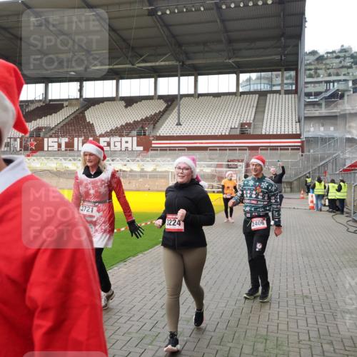 07.12.2025 - St. Pauli X-Mass-Run No. 15 Fabian Wolf http://msf.ph/oto/9396042 07.12.2025 10:35:25 Ziel 998, 1100, 1365, 2353, 2406, 2422, 2857, 2863, 3224, 3721, 4147, 4149, 4595, 4772, 4776, 4778, 4779 meine-sportfotos.de