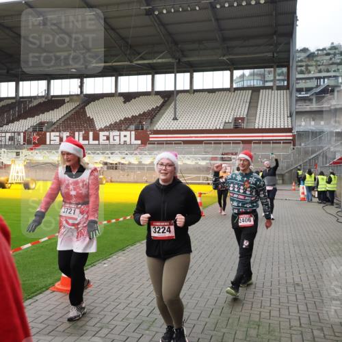 07.12.2025 - St. Pauli X-Mass-Run No. 15 Fabian Wolf http://msf.ph/oto/9396043 07.12.2025 10:35:25 Ziel 998, 1100, 1365, 2353, 2406, 2422, 2857, 2863, 3224, 3721, 4147, 4149, 4595, 4772, 4776, 4778, 4779 meine-sportfotos.de