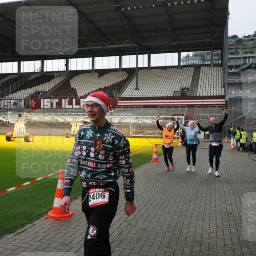 07.12.2025 - St. Pauli X-Mass-Run No. 15 Fabian Wolf http://msf.ph/oto/9396052 07.12.2025 10:35:27 Ziel 998, 1100, 1365, 2353, 2406, 3224, 3721, 4147, 4149, 4595, 4772, 4776, 4778, 4779 meine-sportfotos.de