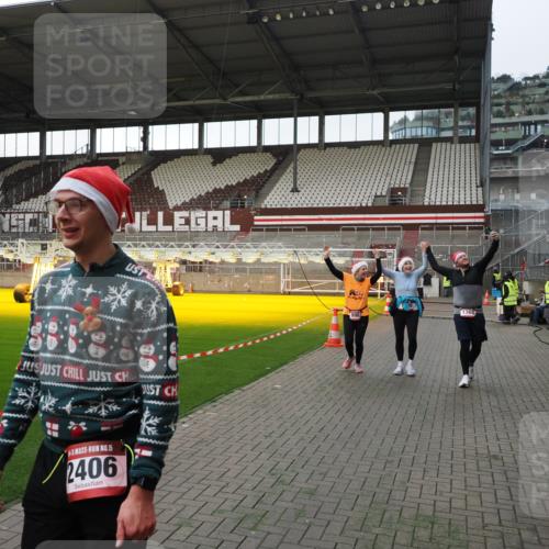 07.12.2025 - St. Pauli X-Mass-Run No. 15 Fabian Wolf http://msf.ph/oto/9396054 07.12.2025 10:35:27 Ziel 998, 1100, 1365, 2353, 2406, 3224, 3721, 4147, 4149, 4595, 4772, 4776, 4778, 4779 meine-sportfotos.de