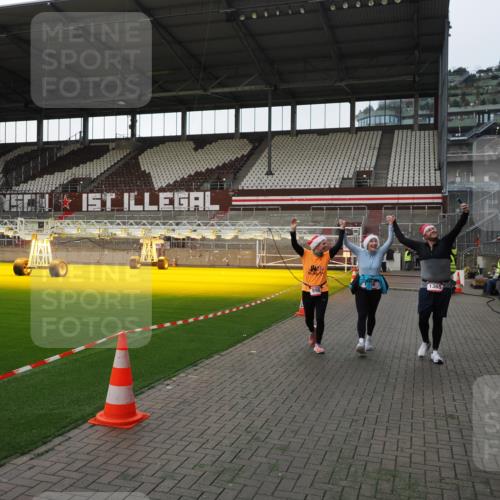 07.12.2025 - St. Pauli X-Mass-Run No. 15 Fabian Wolf http://msf.ph/oto/9396057 07.12.2025 10:35:28 Ziel 998, 1100, 1365, 2353, 2406, 3224, 3721, 4147, 4149, 4595, 4772, 4776, 4778, 4779 meine-sportfotos.de