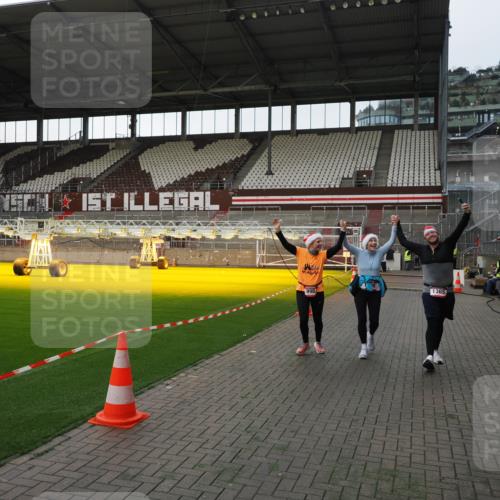 07.12.2025 - St. Pauli X-Mass-Run No. 15 Fabian Wolf http://msf.ph/oto/9396058 07.12.2025 10:35:28 Ziel 998, 1100, 1365, 2353, 2406, 3224, 3721, 4147, 4149, 4595, 4772, 4776, 4778, 4779 meine-sportfotos.de