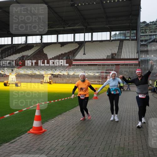 07.12.2025 - St. Pauli X-Mass-Run No. 15 Fabian Wolf http://msf.ph/oto/9396062 07.12.2025 10:35:29 Ziel 998, 1100, 1365, 2353, 2406, 3224, 3721, 4595, 4772, 4776, 4778 meine-sportfotos.de
