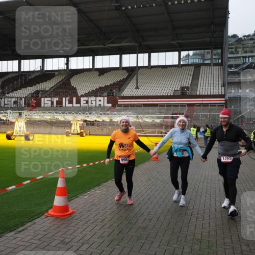 07.12.2025 - St. Pauli X-Mass-Run No. 15 Fabian Wolf http://msf.ph/oto/9396064 07.12.2025 10:35:30 Ziel 998, 1100, 1365, 2406, 3224, 3721, 4595 meine-sportfotos.de