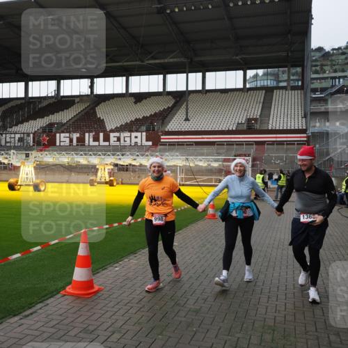 07.12.2025 - St. Pauli X-Mass-Run No. 15 Fabian Wolf http://msf.ph/oto/9396065 07.12.2025 10:35:30 Ziel 998, 1100, 1365, 2406, 3224, 3721, 4595 meine-sportfotos.de