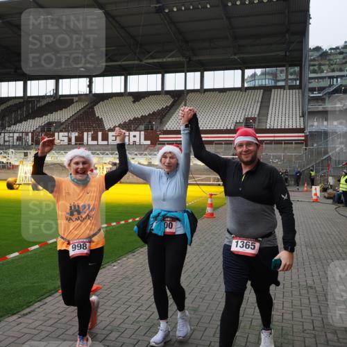 07.12.2025 - St. Pauli X-Mass-Run No. 15 Fabian Wolf http://msf.ph/oto/9396071 07.12.2025 10:35:31 Ziel 998, 1100, 1365, 2406, 3224, 3721, 4595 meine-sportfotos.de