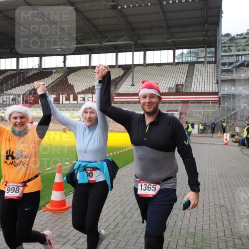 07.12.2025 - St. Pauli X-Mass-Run No. 15 Fabian Wolf http://msf.ph/oto/9396073 07.12.2025 10:35:31 Ziel 998, 1100, 1365, 2406, 3224, 3721, 4595 meine-sportfotos.de