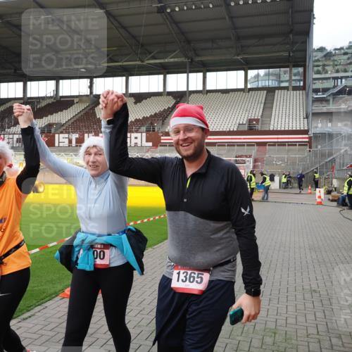 07.12.2025 - St. Pauli X-Mass-Run No. 15 Fabian Wolf http://msf.ph/oto/9396074 07.12.2025 10:35:32 Ziel 998, 1100, 1365, 3224, 3721, 4595 meine-sportfotos.de